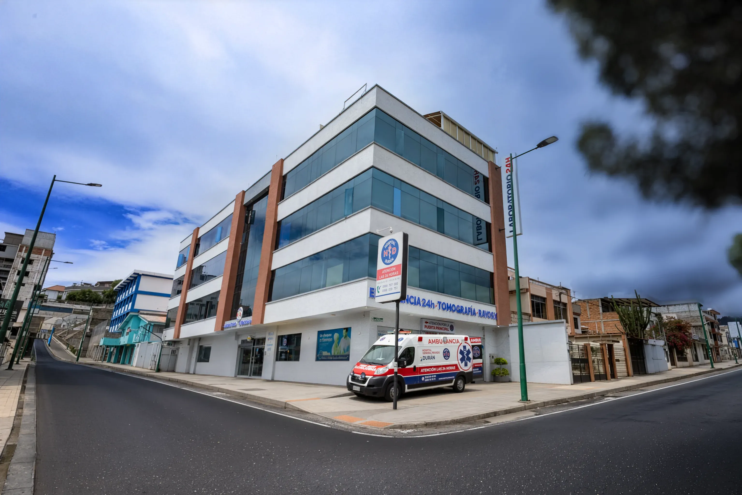 Fachada de Hospital Durán en Ambato