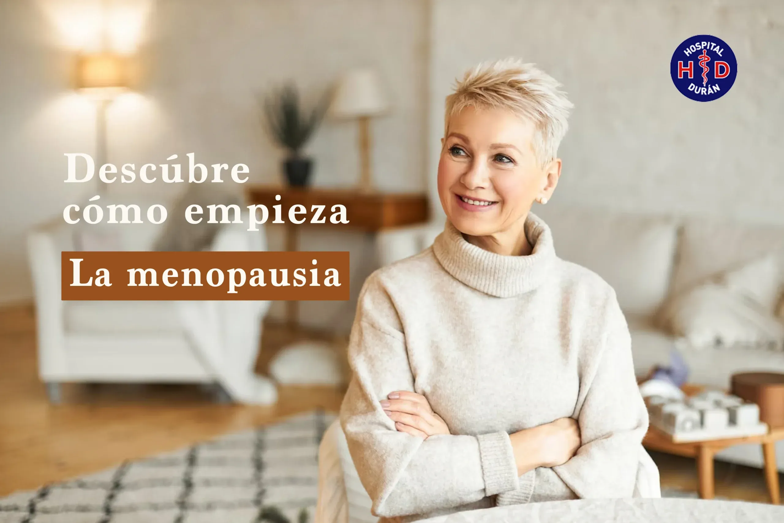 Mujer adulta sonriendo en un ambiente tranquilo